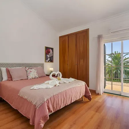 Vakantiehuis Rosal House *