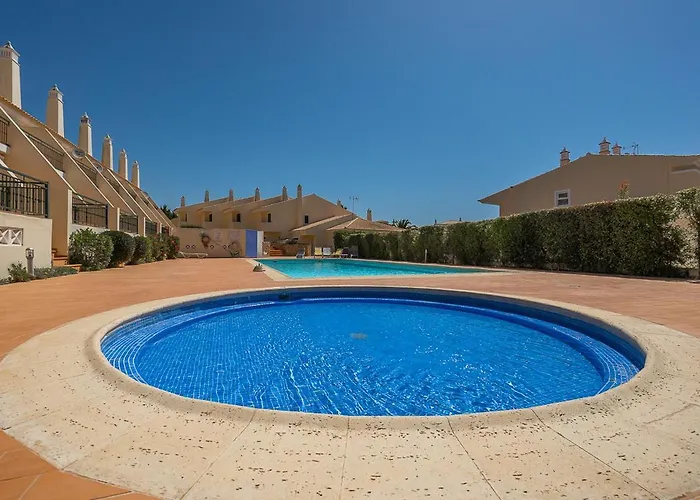 別荘 Rosal House *